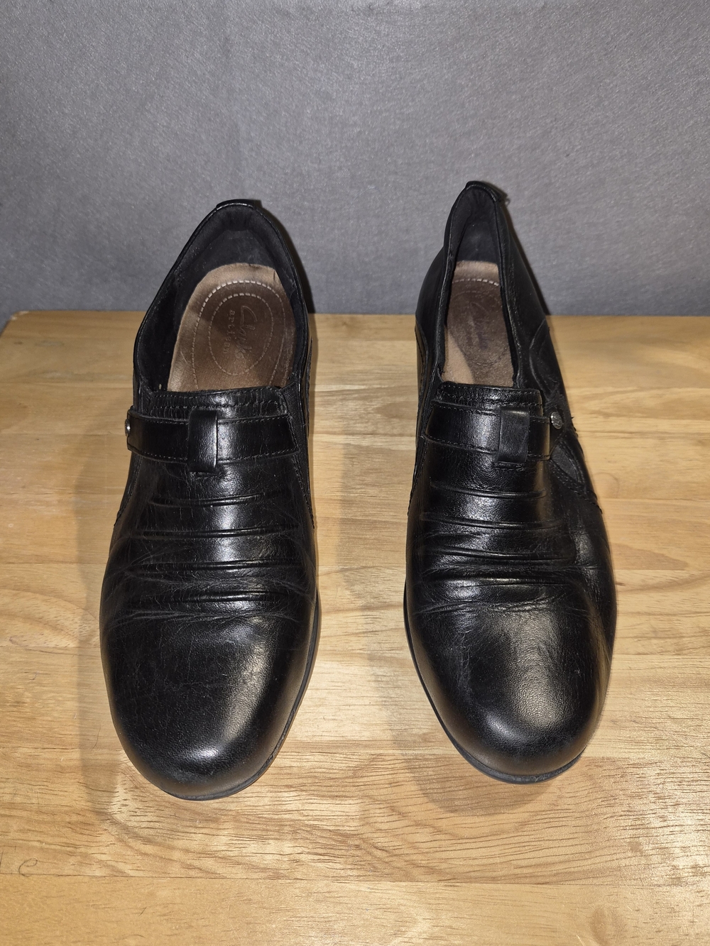 Clarks Womenโs Black Leather Slip-On Comfort Pumps Block Heel Size 6
